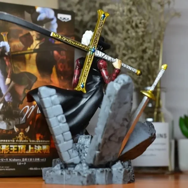 Dracule Mihawk Figure: 15CM One Piece Collectible Figures 3
